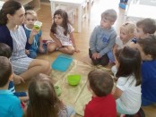 Participarea constantă la clasă este esențială în pedagogia Montessori