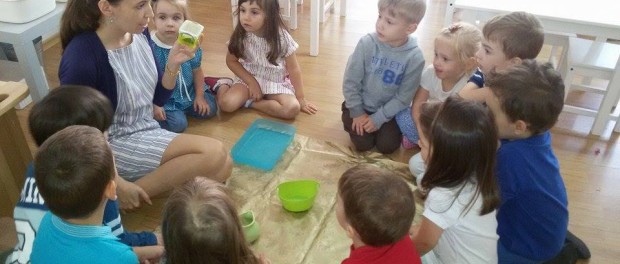 2015-09 (83) Participarea constantă la clasă este esențială în pedagogia Montessori